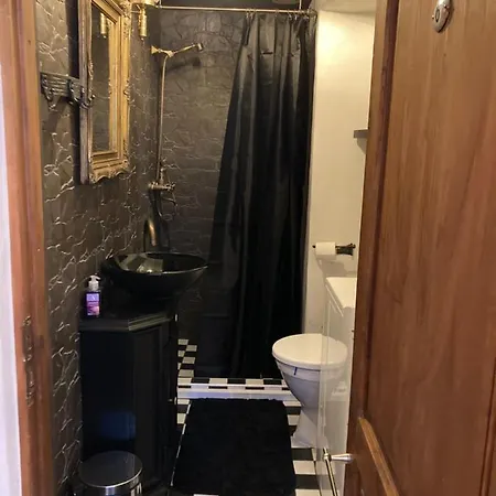 Saare Pesa Apartamento *